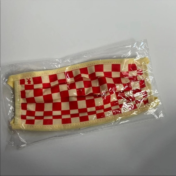 NWT Dutch Bros Watter Bottle and Mask Bundle - Picture 4 of 6